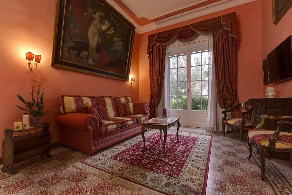 ** Couette-café Episcopo Lipinsky Luxury Suites Rome Italie